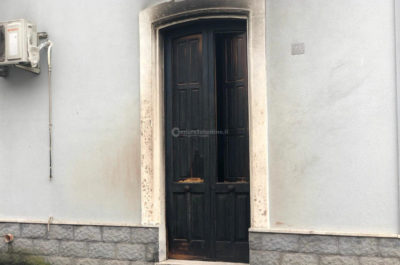 Doppio raid incendiario nella notte: alle fiamme le auto della famiglia di un assicuratore - Corriere Salentino