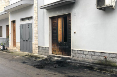 Doppio raid incendiario nella notte: alle fiamme le auto della famiglia di un assicuratore - Corriere Salentino