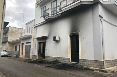 Doppio raid incendiario nella notte: alle fiamme le auto della famiglia di un assicuratore - Corriere Salentino