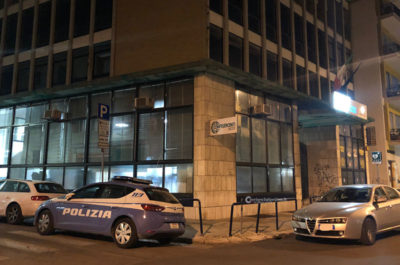 Nuovo assalto all'Aci, i banditi sparano: in due fuggono a piedi col bottino - Corriere Salentino