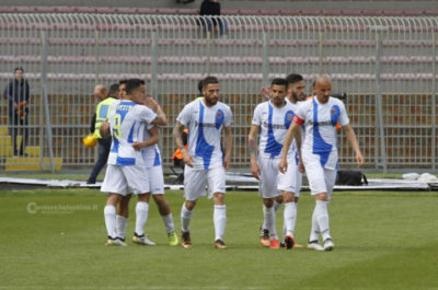 Lecce, ora è crisi. Pareggio col Siracusa e contestazione - Corriere Salentino