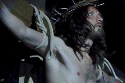 Via Crucis Vivente ad Ugento: “…Chi non vive per servire, non serve per vivere …” - Corriere Salentino