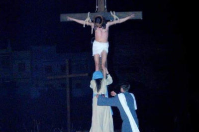 Via Crucis Vivente ad Ugento: “…Chi non vive per servire, non serve per vivere …” - Corriere Salentino