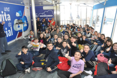 Alessandra Amoroso e la Polizia scendono in piazza contro il bullismo: arriva a Lecce il "Truck" della Postale - Corriere Salentino