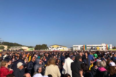 La grande festa dei fedeli ad Alessano. Papa Francesco: “Dobbiamo imitare Don Tonino: una Chiesa vicina ai poveri” - Corriere Salentino