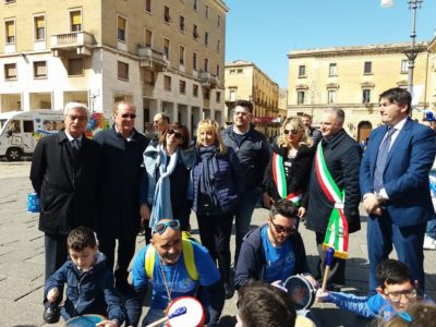 Mille palloncini blu per la consapevolezza sull’autismo in Piazza Sant’Oronzo - Corriere Salentino