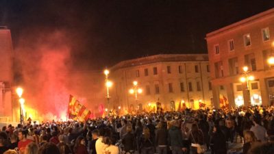 Lecce, una gioia B-estiale! Dal tradizionale bagno nella fontana ai cori: tutta la festa minuto per minuto - Corriere Salentino