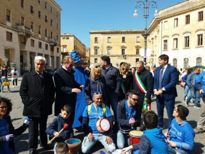 Mille palloncini blu per la consapevolezza sull’autismo in Piazza Sant’Oronzo - Corriere Salentino