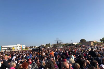 La grande festa dei fedeli ad Alessano. Papa Francesco: “Dobbiamo imitare Don Tonino: una Chiesa vicina ai poveri” - Corriere Salentino