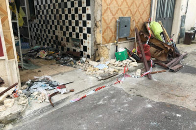 Paura nella notte, bomba carta contro l'abitazione di un barbiere: danni anche a due auto - Corriere Salentino