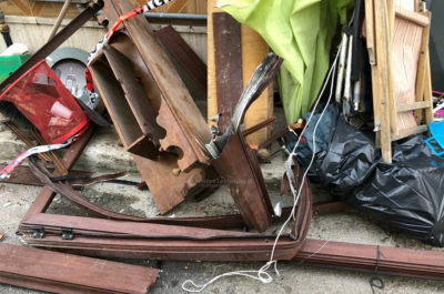 Paura nella notte, bomba carta contro l'abitazione di un barbiere: danni anche a due auto - Corriere Salentino