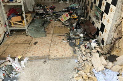 Paura nella notte, bomba carta contro l'abitazione di un barbiere: danni anche a due auto - Corriere Salentino