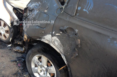 Nuova notte "rovente" nel Salento, alle fiamme le auto del diacono della "Chiesa Matrice" del paese - Corriere Salentino
