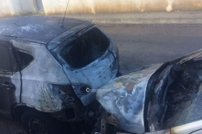Nuova notte "rovente" nel Salento, alle fiamme le auto del diacono della "Chiesa Matrice" del paese - Corriere Salentino