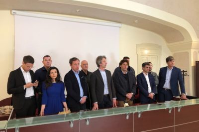 Centrodestra all’attacco con Messuti e Perrone più vicini: “Unica opera pubblica di Salvemini le transenne di Viale Marconi: ha perso 5 milioni” - Corriere Salentino