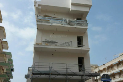 Esplosione nell'hotel in ristrutturazione sul lungomare di Gallipoli, ingenti i danni - Corriere Salentino