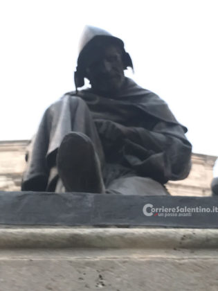 Alla scoperta del Salento: la statua di Fanfulla, che fu eroe e condottiero - Corriere Salentino