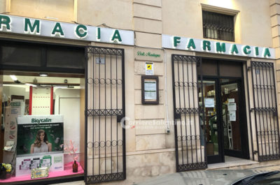 Coltello in pugno, rapina farmacia di via Leuca: è "caccia" al bandito solitario - Corriere Salentino