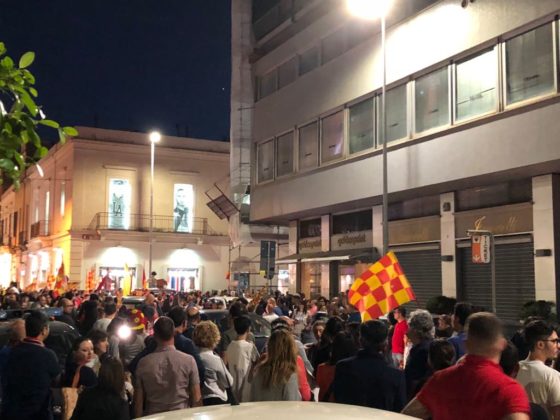 Lecce, una gioia B-estiale! Dal tradizionale bagno nella fontana ai cori: tutta la festa minuto per minuto - Corriere Salentino