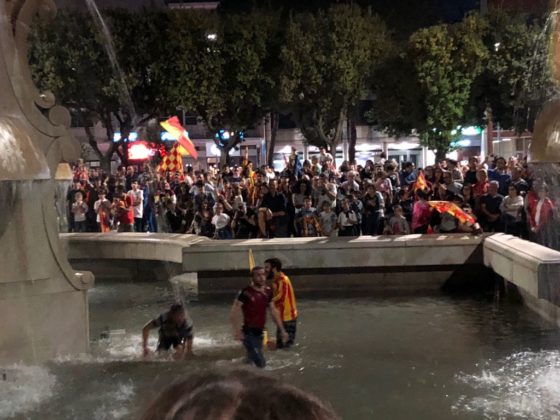 Lecce, una gioia B-estiale! Dal tradizionale bagno nella fontana ai cori: tutta la festa minuto per minuto - Corriere Salentino