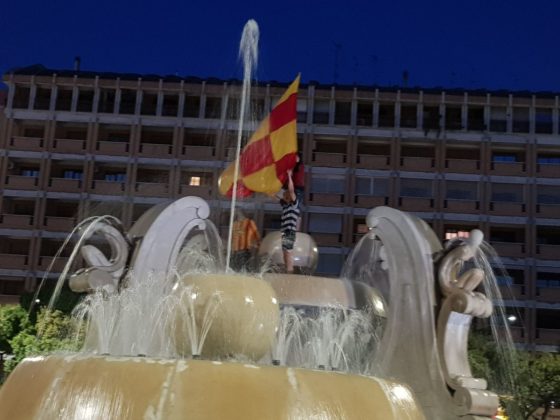 Lecce, una gioia B-estiale! Dal tradizionale bagno nella fontana ai cori: tutta la festa minuto per minuto - Corriere Salentino