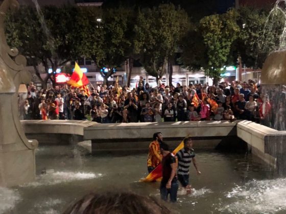 Lecce, una gioia B-estiale! Dal tradizionale bagno nella fontana ai cori: tutta la festa minuto per minuto - Corriere Salentino