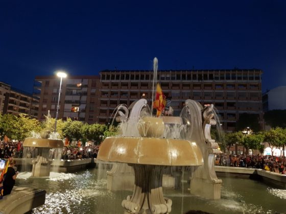 Lecce, una gioia B-estiale! Dal tradizionale bagno nella fontana ai cori: tutta la festa minuto per minuto - Corriere Salentino