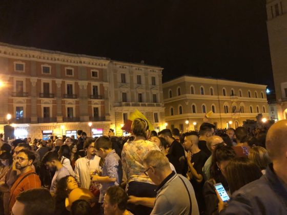 Lecce, una gioia B-estiale! Dal tradizionale bagno nella fontana ai cori: tutta la festa minuto per minuto - Corriere Salentino