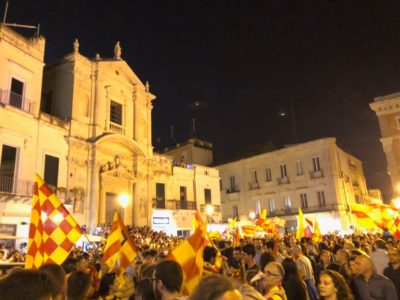 Lecce, una gioia B-estiale! Dal tradizionale bagno nella fontana ai cori: tutta la festa minuto per minuto - Corriere Salentino