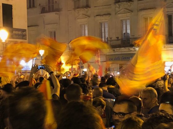 Lecce, una gioia B-estiale! Dal tradizionale bagno nella fontana ai cori: tutta la festa minuto per minuto - Corriere Salentino
