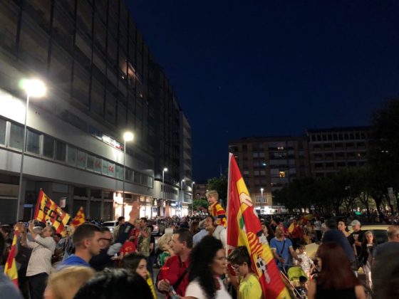 Lecce, una gioia B-estiale! Dal tradizionale bagno nella fontana ai cori: tutta la festa minuto per minuto - Corriere Salentino
