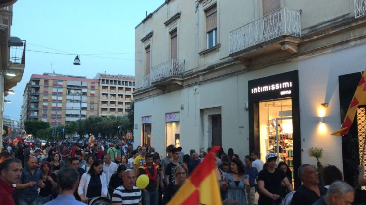 Lecce, una gioia B-estiale! Dal tradizionale bagno nella fontana ai cori: tutta la festa minuto per minuto - Corriere Salentino