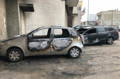 Ancora auto in fiamme nel Salento, bruciano due vetture alla periferia di Copertino - Corriere Salentino