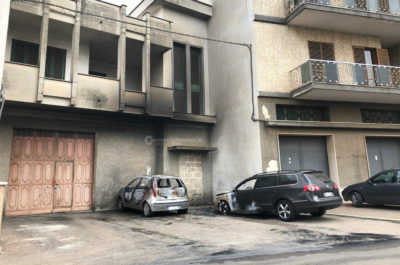 Ancora auto in fiamme nel Salento, bruciano due vetture alla periferia di Copertino - Corriere Salentino