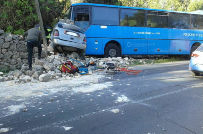 Scontro tra bus e auto, un ferito con “codice rosso” in ospedale - Corriere Salentino