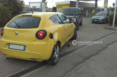 Moto contro auto all'ingresso del paese: giovane centauro finisce in ospedale - Corriere Salentino