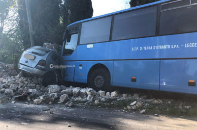 Scontro tra bus e auto, un ferito con “codice rosso” in ospedale - Corriere Salentino
