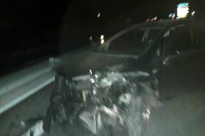 Centra materasso caduto da mezzo in corsa e si schianta contro il guardrail: tragedia sfiorata sulla 101 - Corriere Salentino