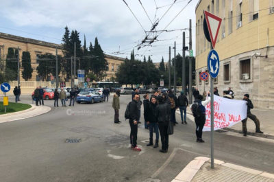 Tap, nuove tensioni all'alba. Sassaiola contro le forze dell'ordine, quattro feriti: arrestato un attivista - Corriere Salentino