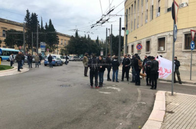 Tap, nuove tensioni all'alba. Sassaiola contro le forze dell'ordine, quattro feriti: arrestato un attivista - Corriere Salentino