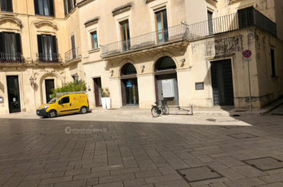 Lecce, città senza parcheggi, dove i posti auto diminuiscono e le multe fioccano - Corriere Salentino
