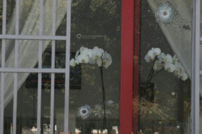 Paura a Taviano, dieci colpi di pistola contro le vetrate del bistrot "Red & White" - Corriere Salentino