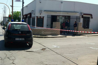 Paura a Taviano, dieci colpi di pistola contro le vetrate del bistrot "Red & White" - Corriere Salentino