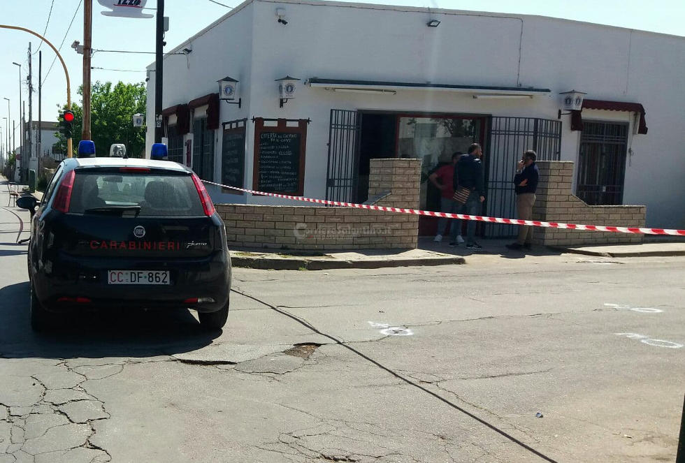 Spari a Taviano: dieci colpi contro un bar