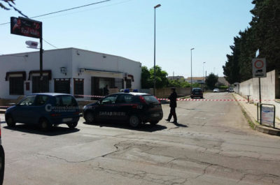 Paura a Taviano, dieci colpi di pistola contro le vetrate del bistrot "Red & White" - Corriere Salentino