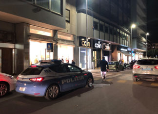 Arrestati due giovani per furto di capi in un negozio di abbigliamento sportivo