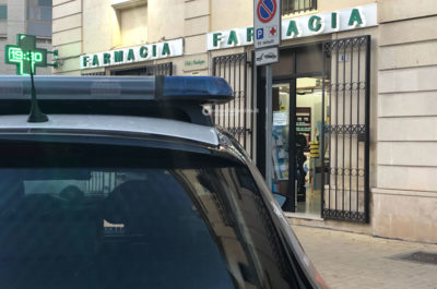 Coltello in pugno, rapina farmacia di via Leuca: è "caccia" al bandito solitario - Corriere Salentino