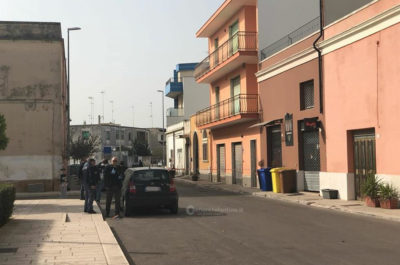 Colpi d'arma da fuoco in pieno giorno contro l'auto di una 65enne: paura a Surbo - Corriere Salentino