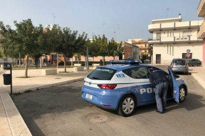 Colpi d'arma da fuoco in pieno giorno contro l'auto di una 65enne: paura a Surbo - Corriere Salentino