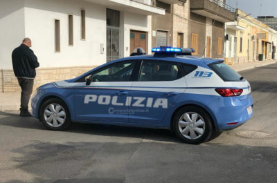 Colpi d'arma da fuoco in pieno giorno contro l'auto di una 65enne: paura a Surbo - Corriere Salentino